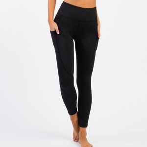 ZYIA Black Pocket Light n Tight 7/8